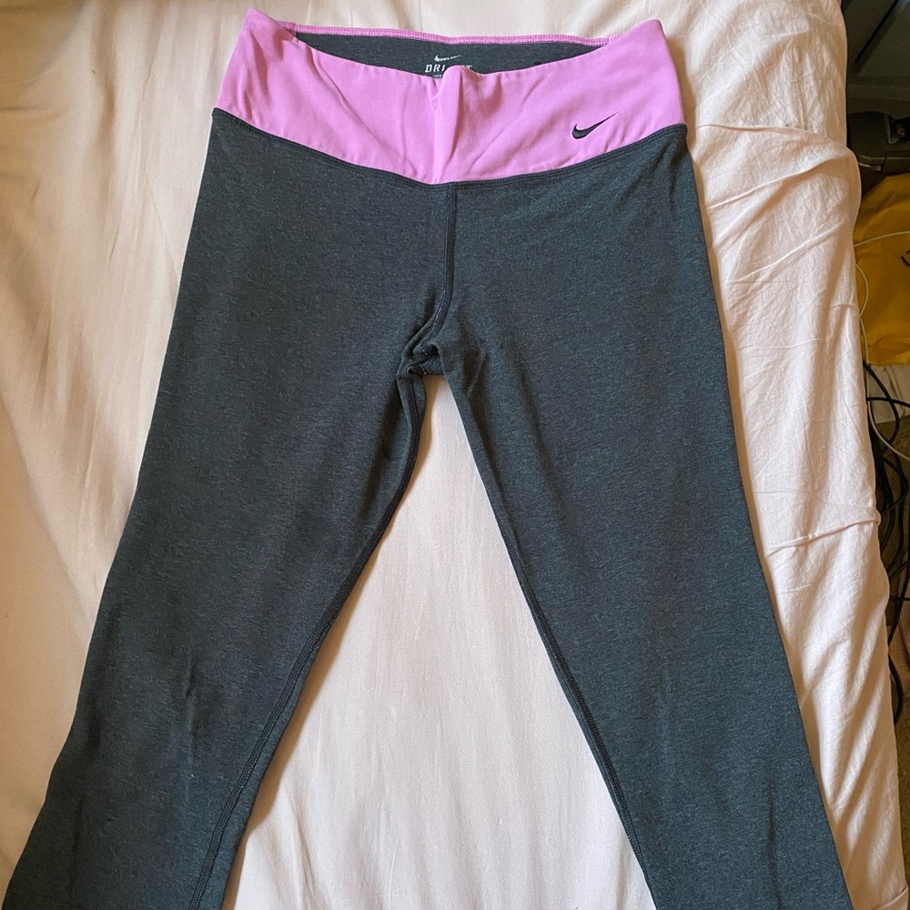 Nike girls workout capri leggings